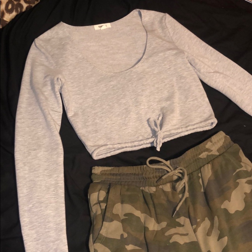 Long sleeve grey crop top